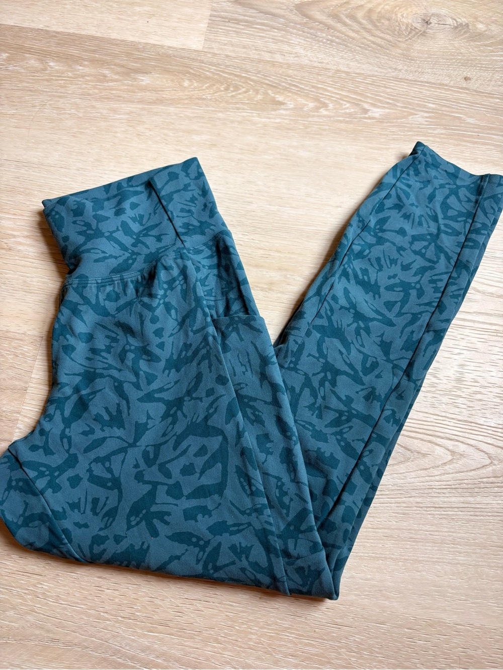 Rei blue pattern pocket leggings M